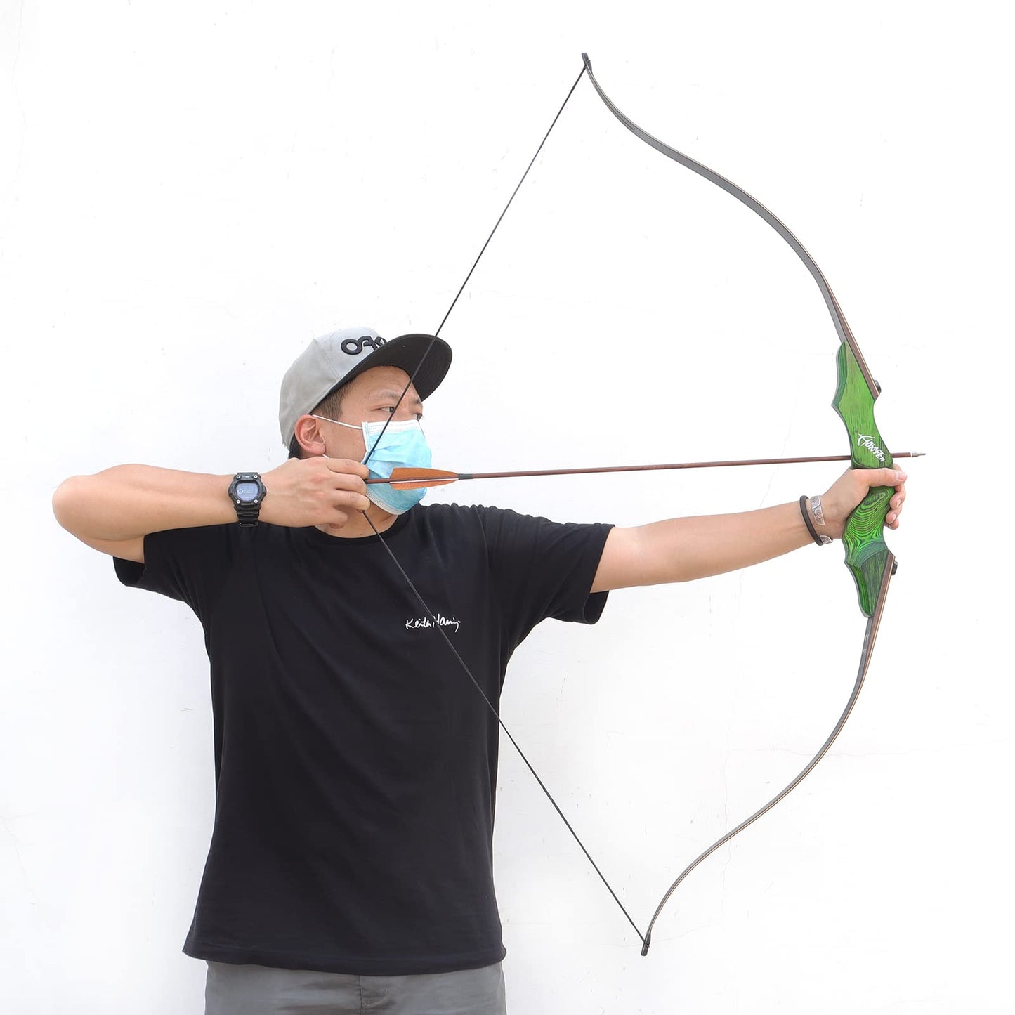 60 Inch Black Hunter Takedown Recurve Bow and Arrow 20-60Lbs Hunting Archery Bow Right Hand Wood Riser Practice Bow for Adult Target Training (25LBS)