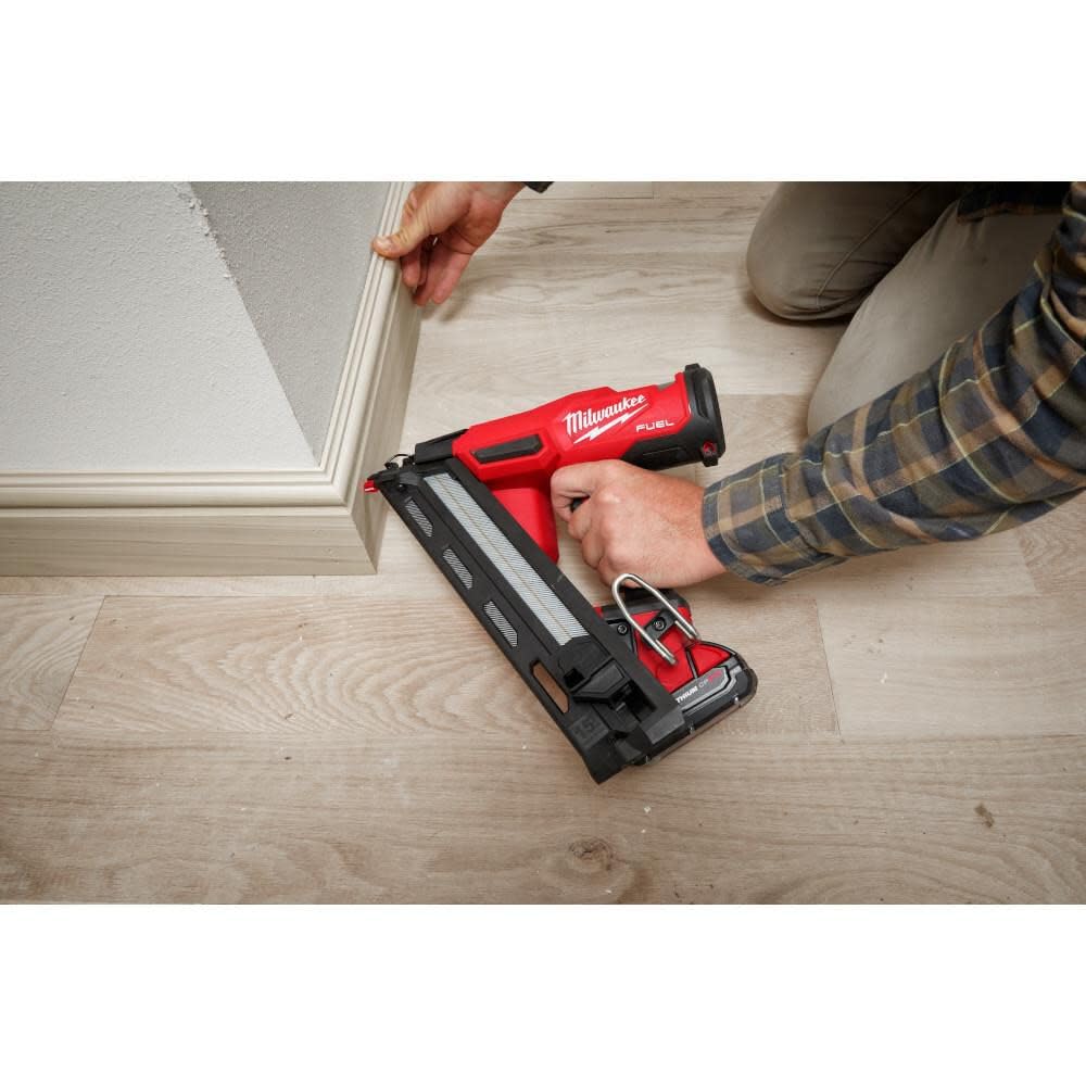 Milwaukee Electric - M18 Fuel. 15 Gauge Finish Nailer