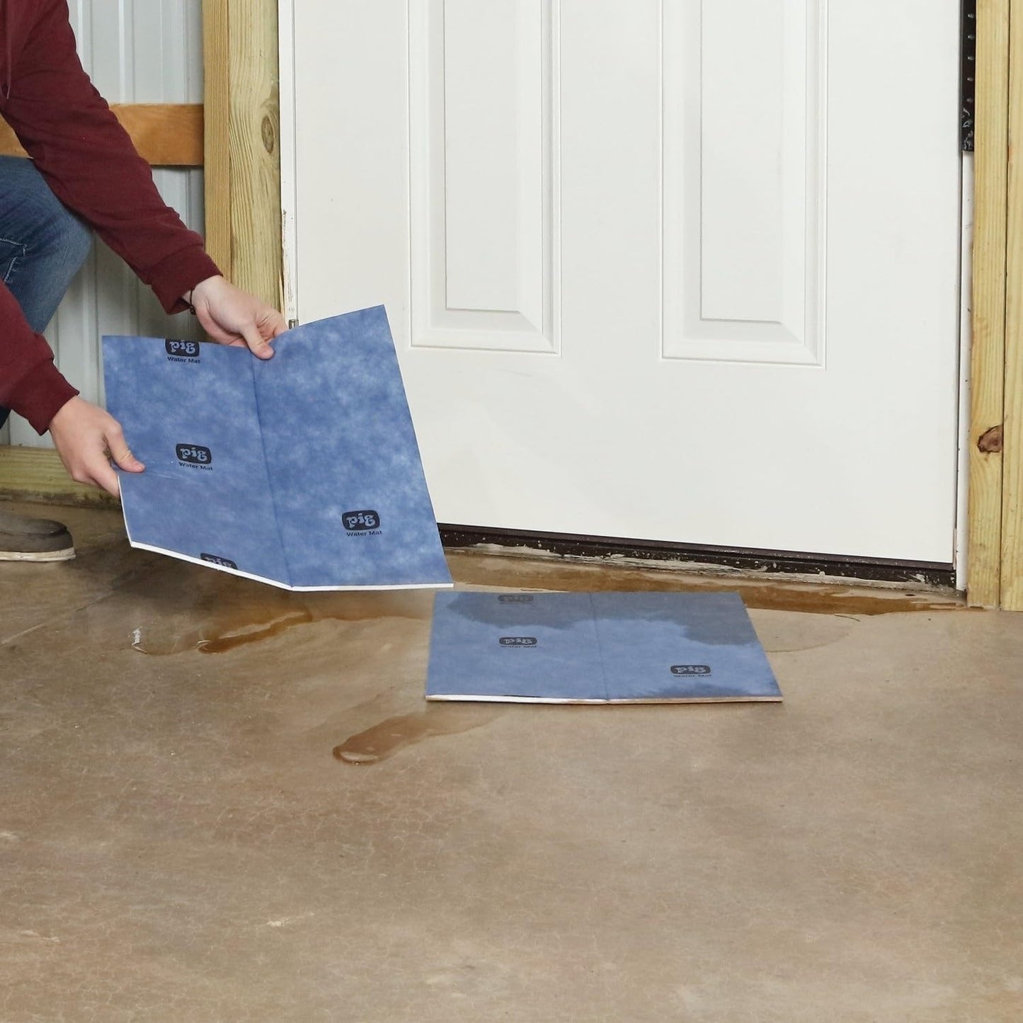 PIG Flood Control Kit with Water Barriers - Kit Absorbs Up to 26.6 Gallons – PM50801