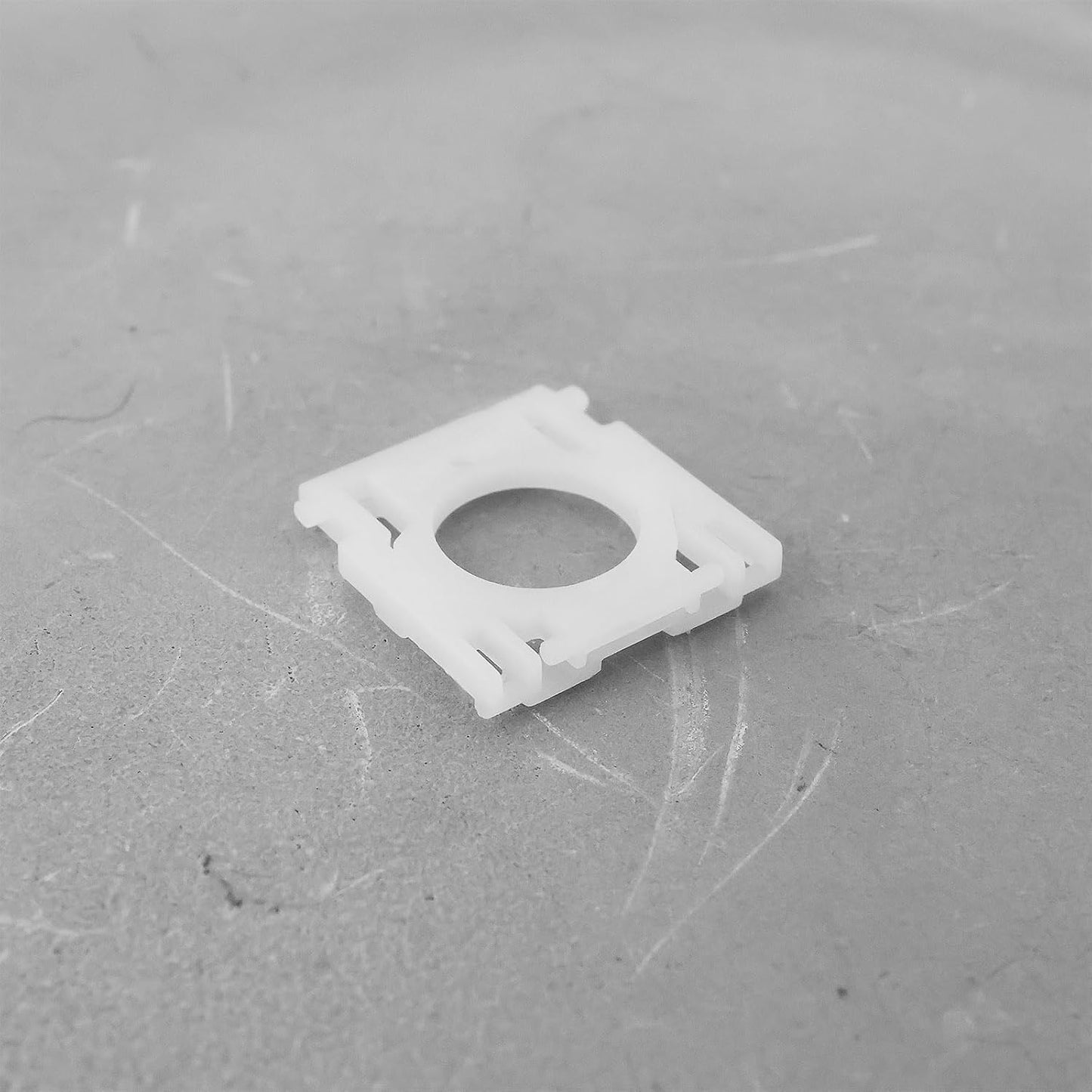 SG Store Pack 2 of Keyboard Hinges Mechanical Keyboard Key Support Brackets Keycap Hinge Clips Compatible with Logitech
