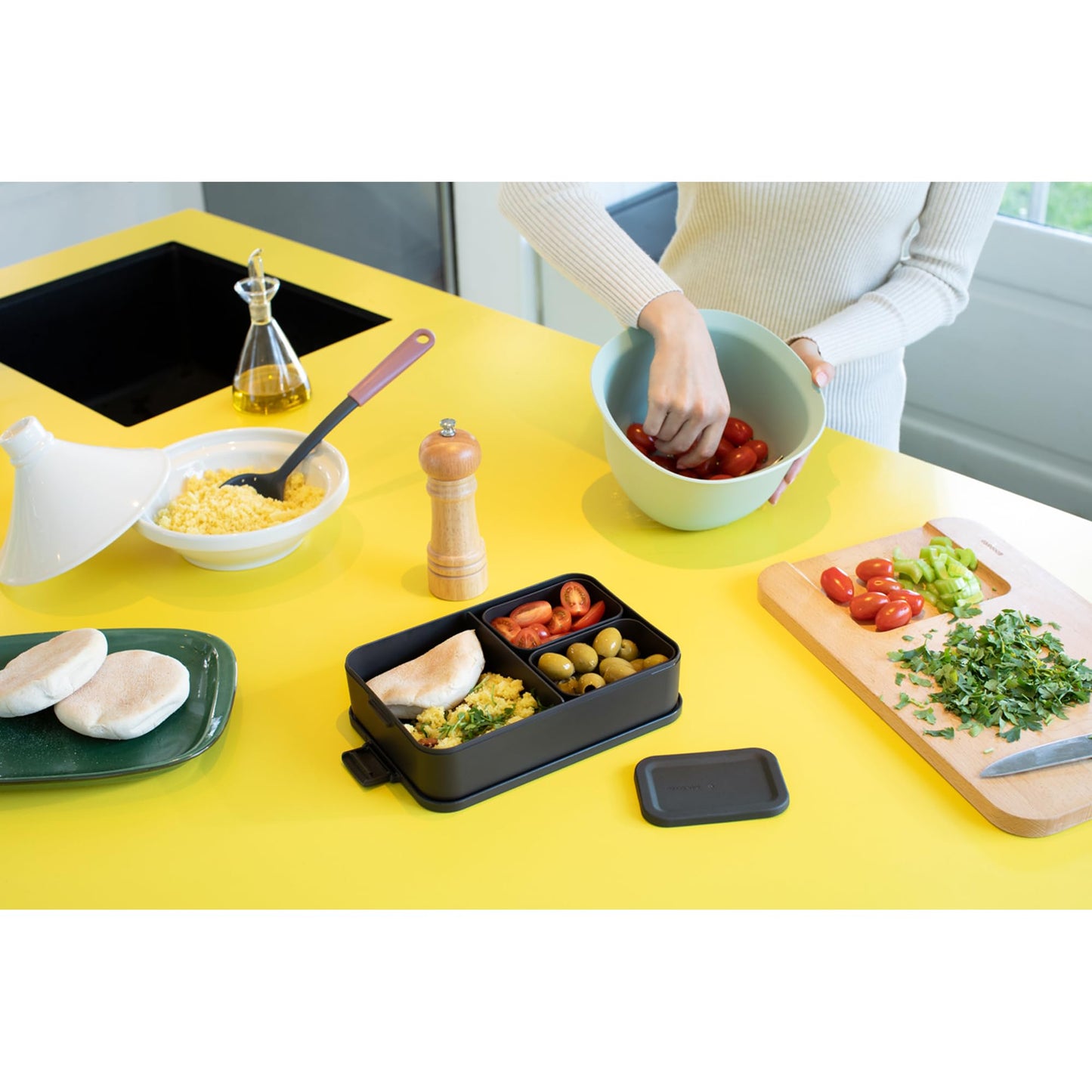 Brabantia Make & Take Bento Lunch Box (Dark Gray) 2 Compartments & Lidded Pot, Lift-Out Tray Divider, BPA-Free, Airtight Snap Locks, Microwave & Freezer Safe, Travel Meal Prep Container
