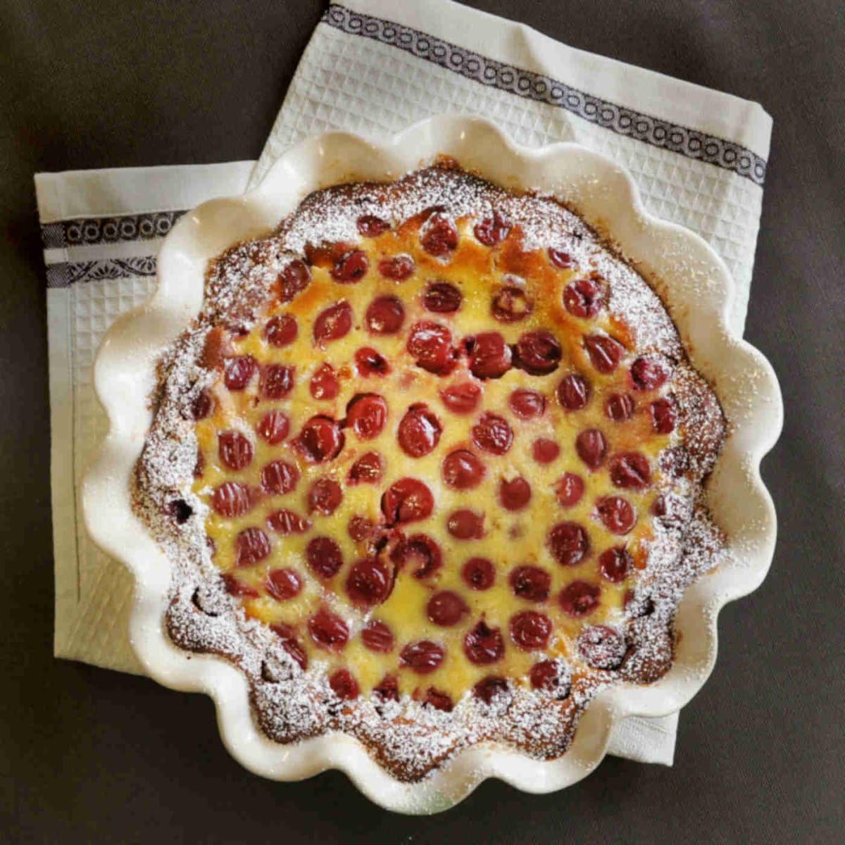 Emile Henry Made In France Ruffled Pie Dish 10.5" X 2.5" / 1.25qt |Clay
