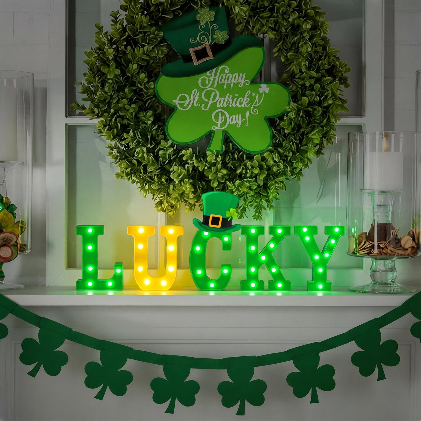 St Patrick's Day Decorations Plastic LED St. Patrick's Day Lucky Sign Marquee Light up Letters Lucky Table Decoration Centerpiece with Leprechaun Hat Card Decor for Home Mantle Irish Party Desk Office