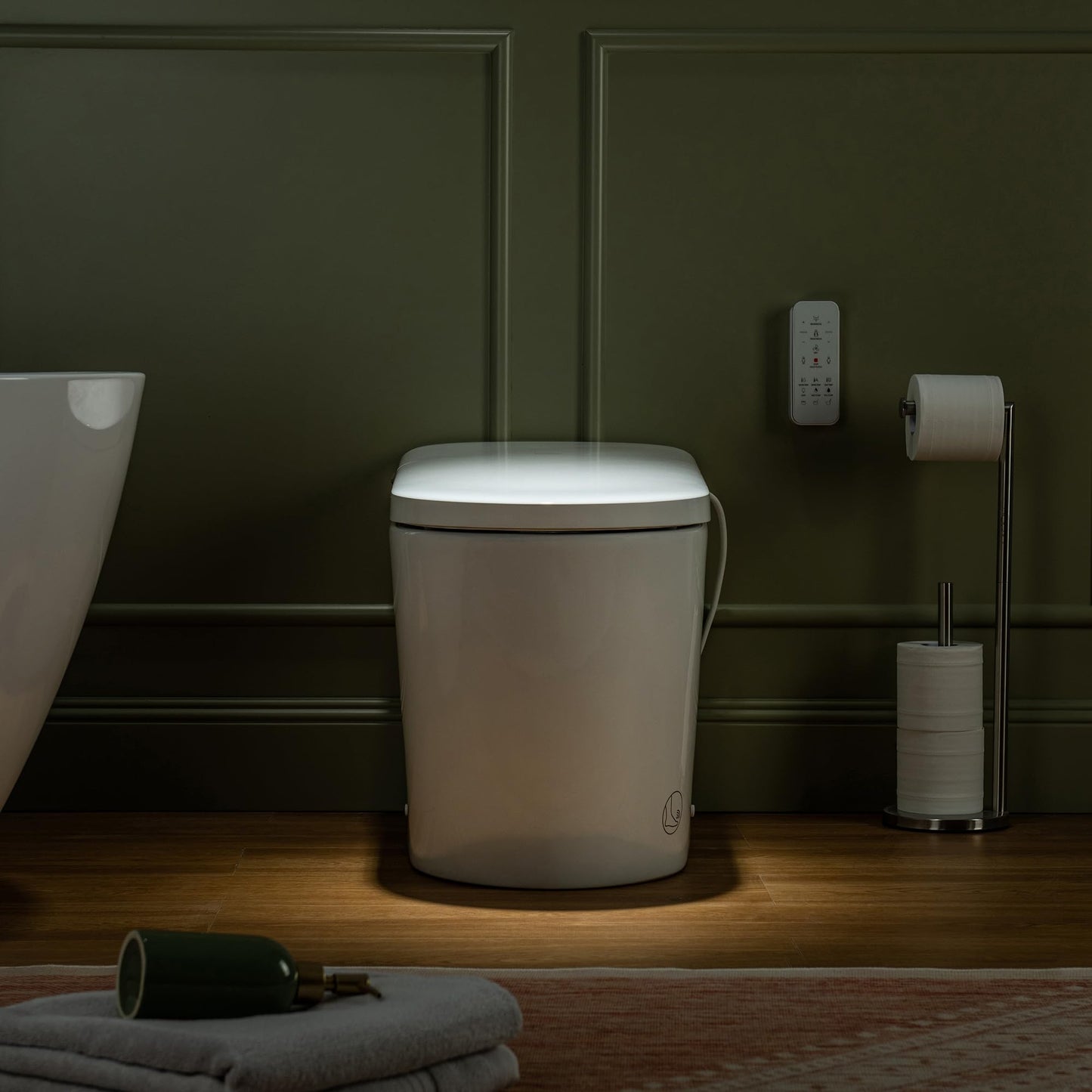 WOODBRIDGE Smart Toilet with Tank, Auto Open & Close,Blackout Flush, Auto Quiet Flush, Foot Sensor Operation, Heated seat,and Advanced Deodorization, White, EBT470