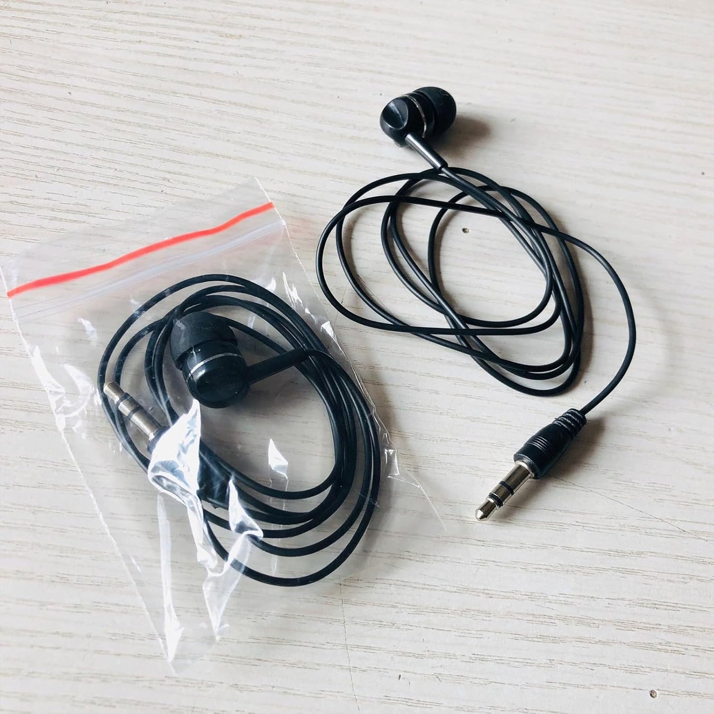 VLSQHNCF Headphone,3.5mm MP3 Single-Side Earphone Economical Mono Earbuds in Ear Noise Isolating Plug Reinforced Cord