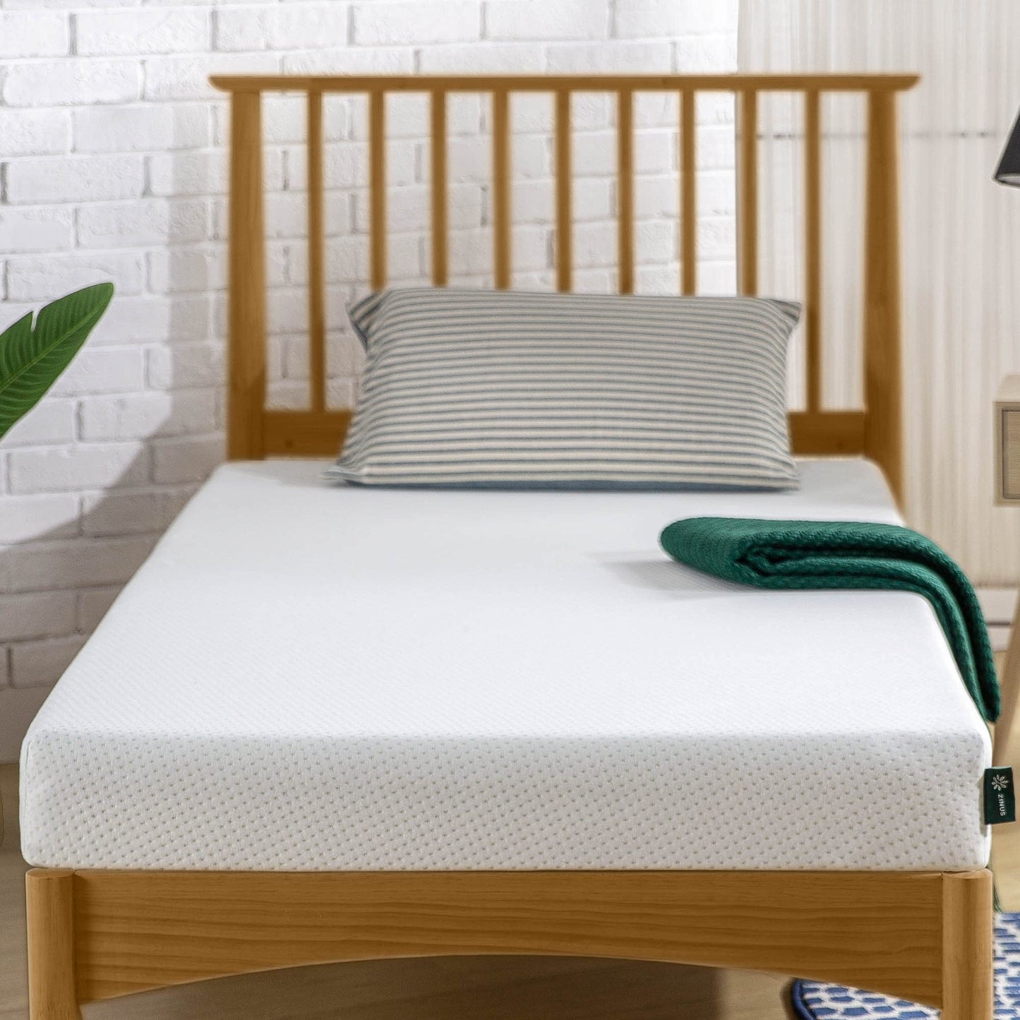 ZINUS 5 Inch Memory Foam Mattress, Twin, Fiberglass-Free, Medium Firmness, Day, Trundle & Bunk Bed Compatible, Certified Safe Foams & Fabric, Mattress in A Box, White