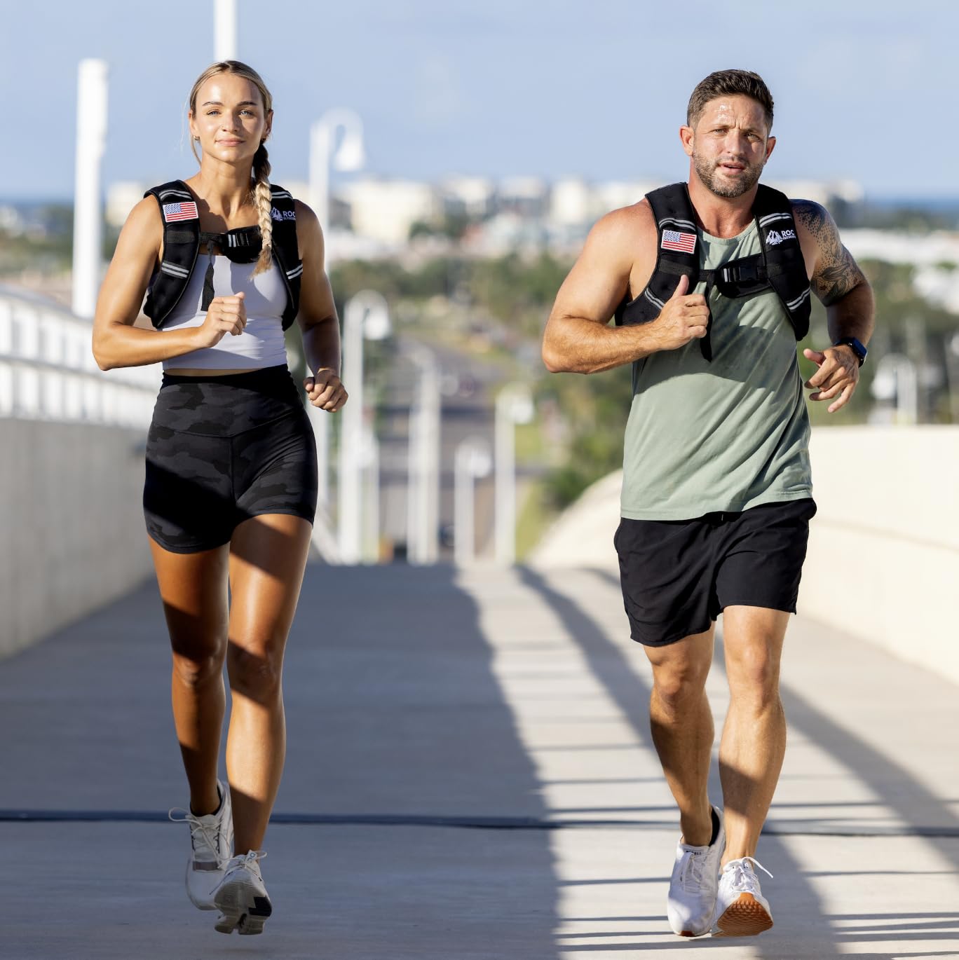 Roc Outdoors Weighted Vest W/ Rub-Free Technology for Woman and Men, 5lb/10lb/15lb/20lb/30lb Weight Vest with Reflective Stripe for Workout, Strength Training, Running, Walking, Fitness, Weight Training, Weight Loss, Weightlifting (Black, 5lb)