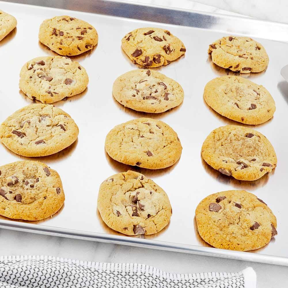 Restaurantware Met Lux Heavy-Duty 18 x 26 Inch Baking Sheet - Perfect for Cookies, Pastries & Pizzas