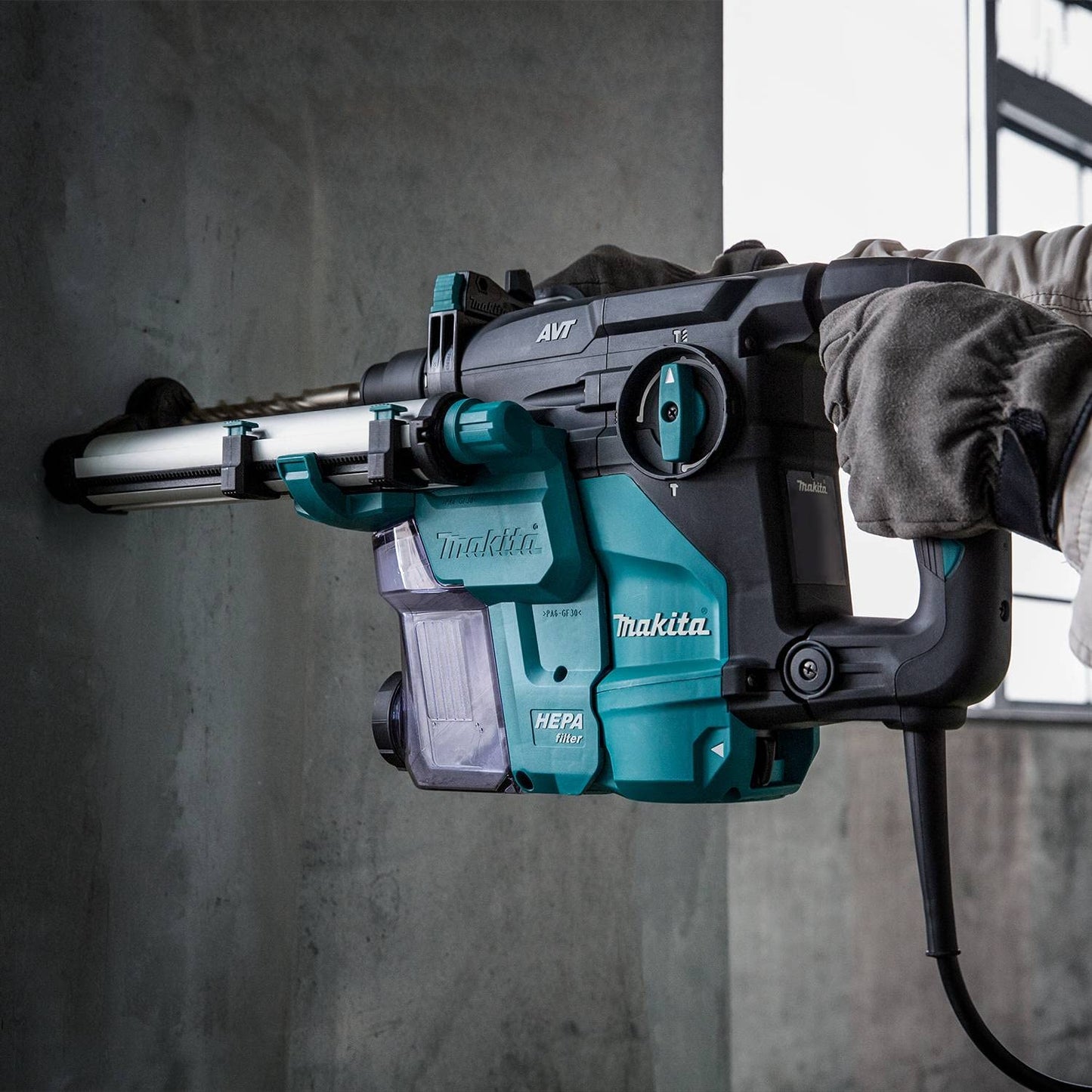 Makita HR3011FCK 1-3/16'' AVT® Rotary Hammer, accepts SDS-PLUS bits (L-Shape)