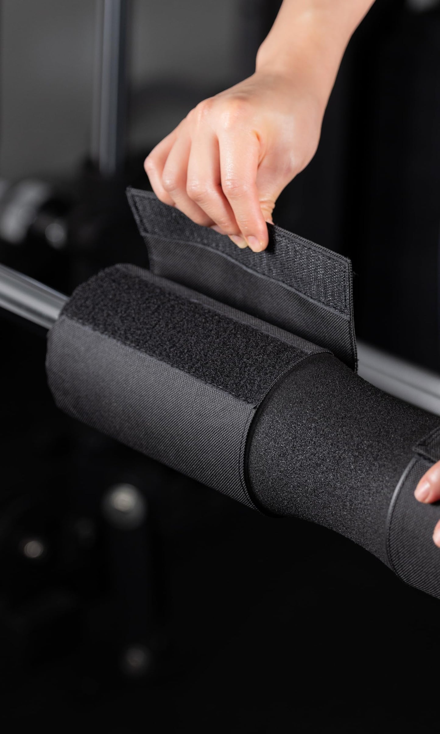 Fitgriff® Barbell Hip Thrust Pad for Squats, Lunges & Glute Bridges – Weightlifting Cushion for Neck & Shoulder Protection – Fits Olympic & Standard Bars (Black)