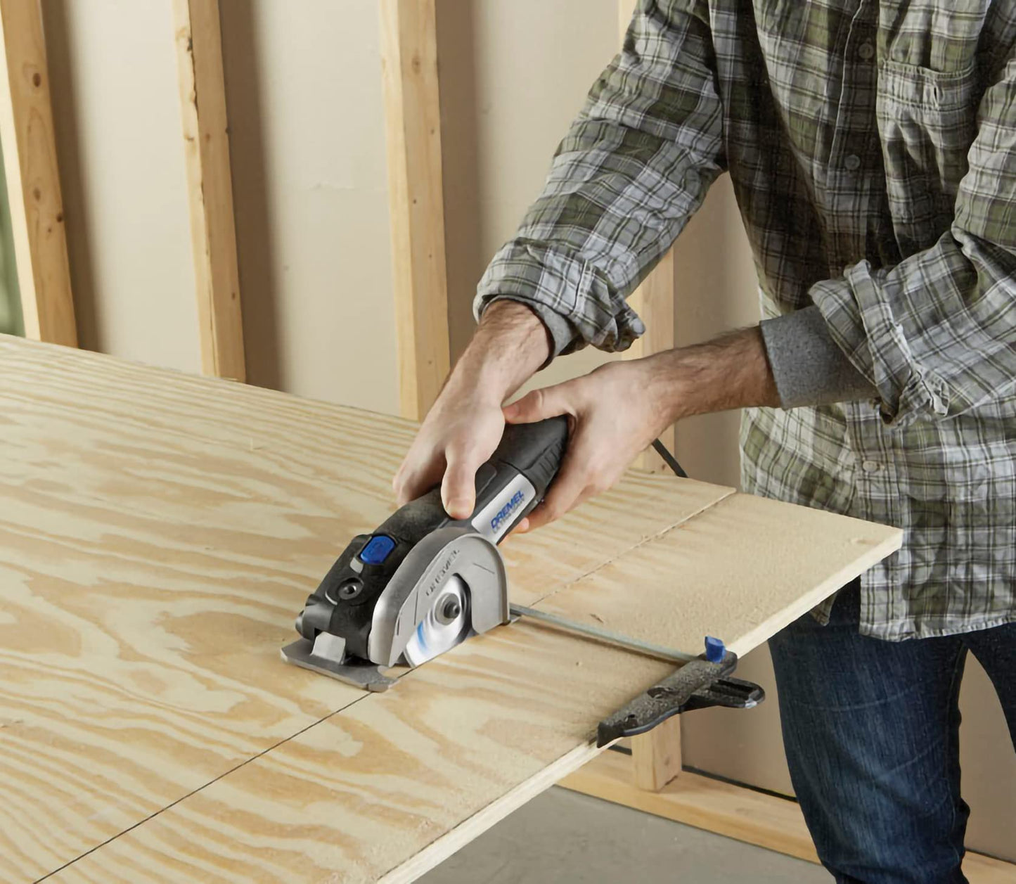 Dremel US40 Ultra-Saw Corded Compact Saw Tool Kit with 3 Cutting Wheels and Auxiliary Handle