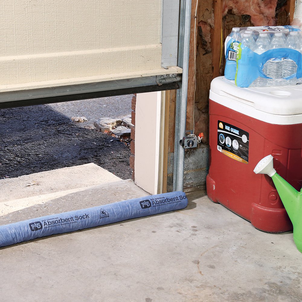 PIG Flood Control Kit with Water Barriers - Kit Absorbs Up to 26.6 Gallons – PM50801