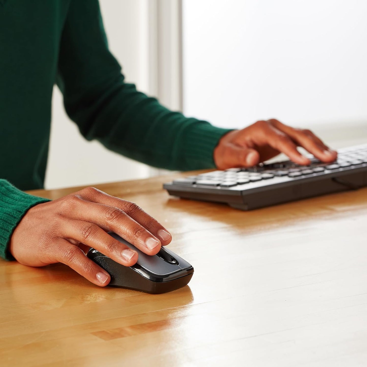 Amazon Basics 2.4 GHz Wireless Optical Mouse - Sleek Silver Design