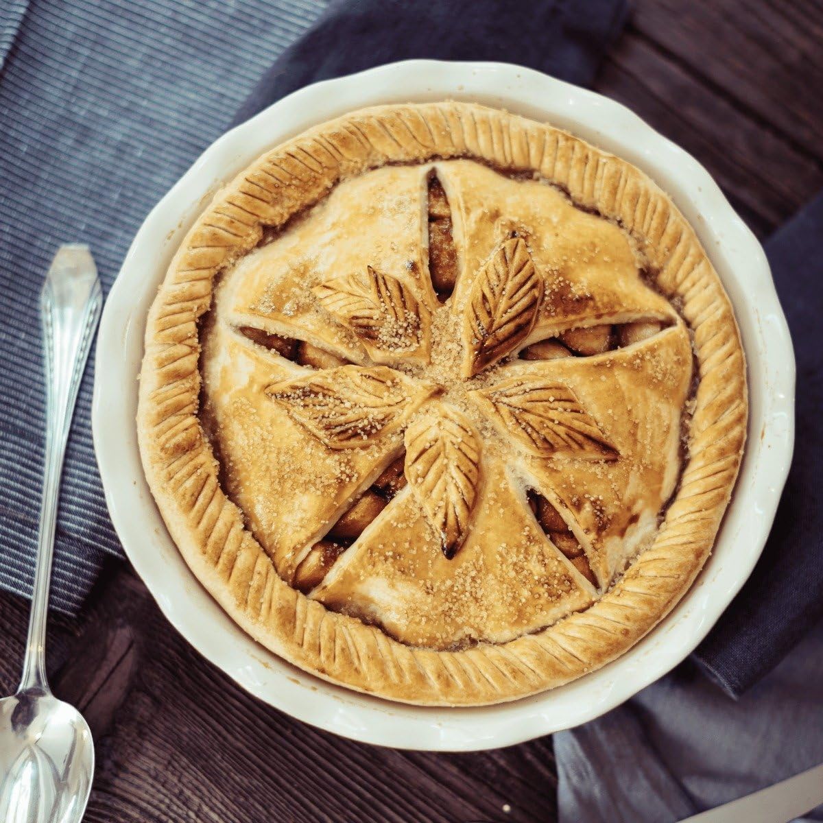 Emile Henry 9" Pie Dish - Modern Classics Collection | Rouge