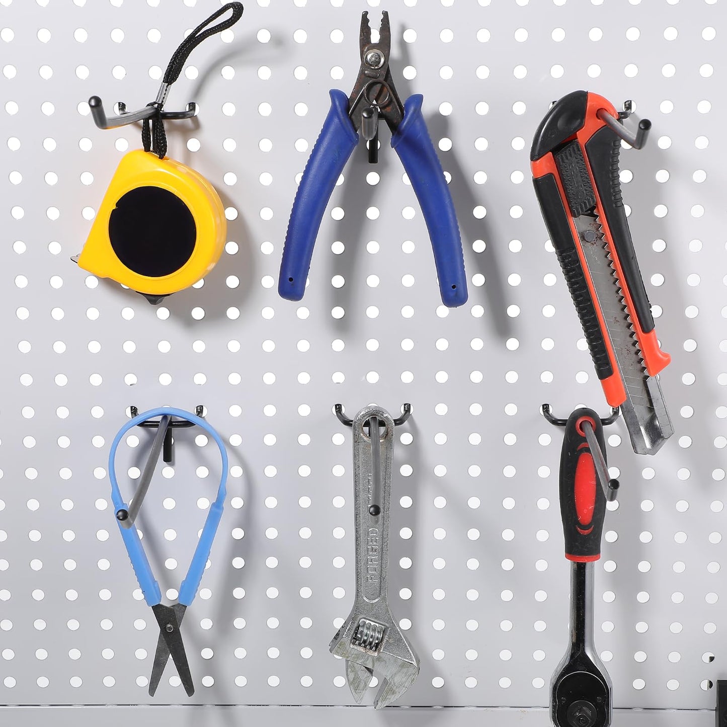 Meyeyaia 100 PCS 6 inch Pegs for Pegboard, Black Peg Board Pegs for 1/8“ and 1/4" Peg Board, Metal Pegboard Hooks for Hanging Organizing Various Tools for Garage, Craft Room, Kitchen, Store
