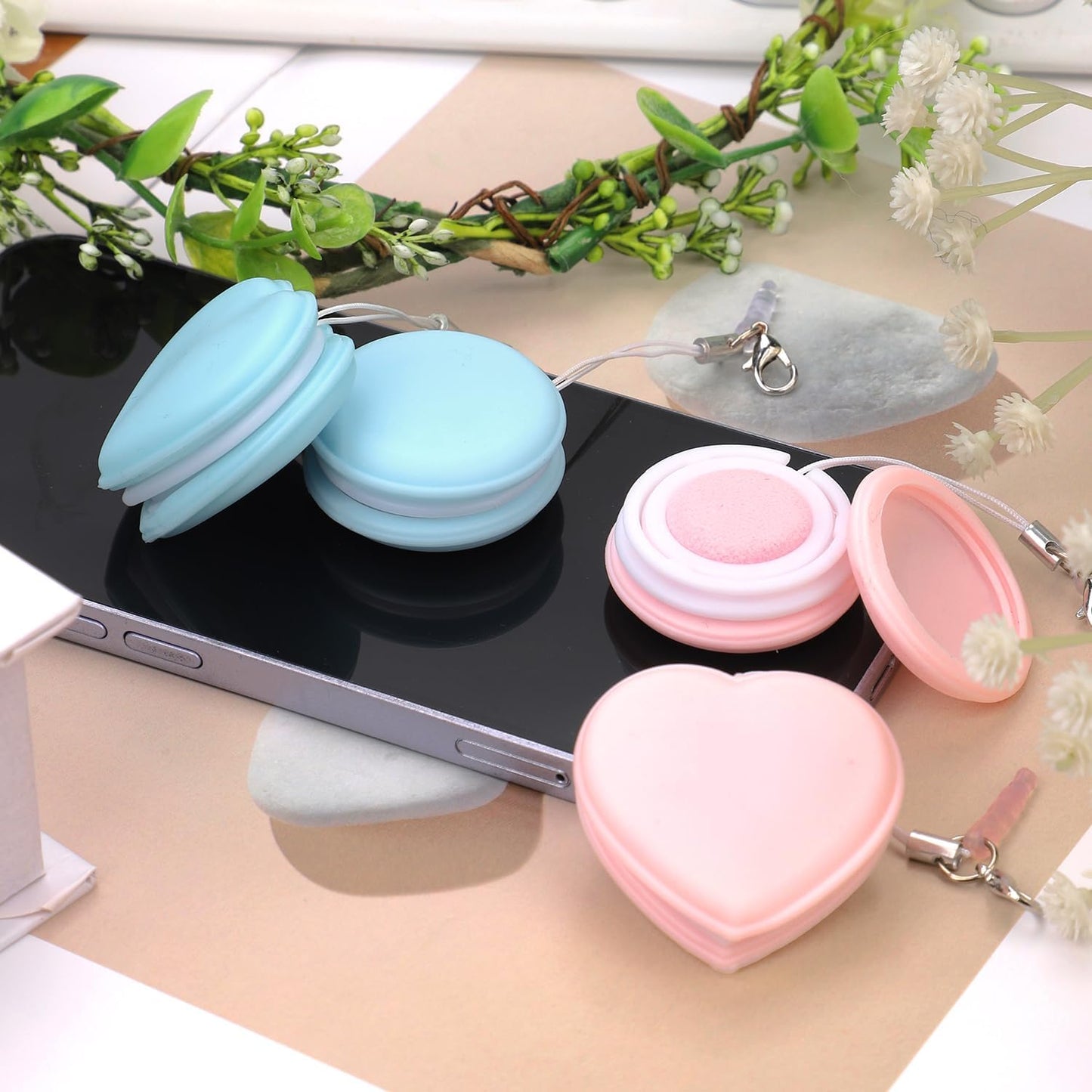 XIHIRCD 4pcs Macaron Phone Screen Cleaner, Round & Heart Shaped Cute Cell Phone Screen Wipe Pendant Keychain Lens