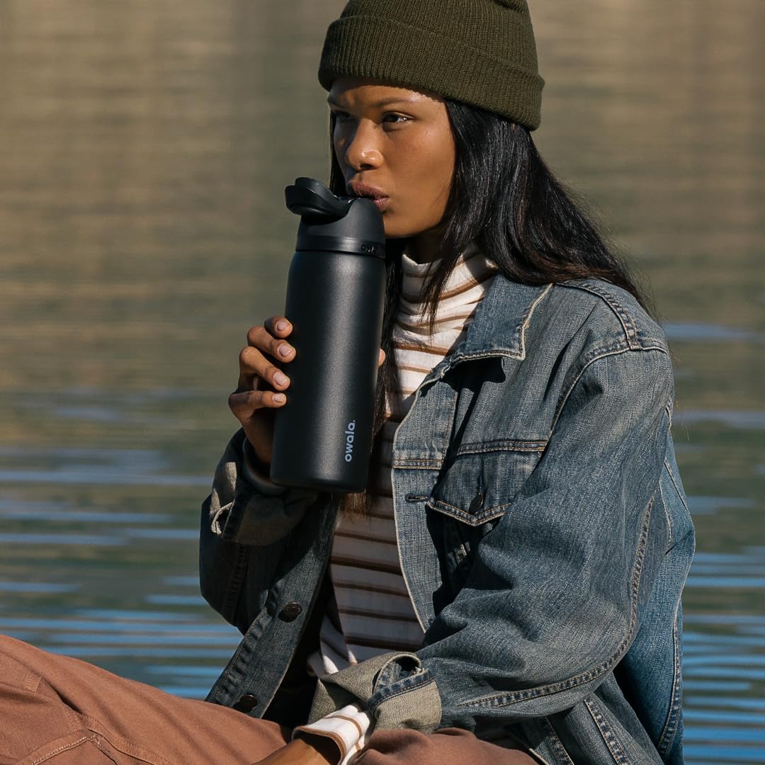 Owala FreeSip Insulated Stainless Steel Water Bottle with Straw, BPA-Free Sports Water Bottle, Great for Travel, 24 Oz, Very, Very Dark