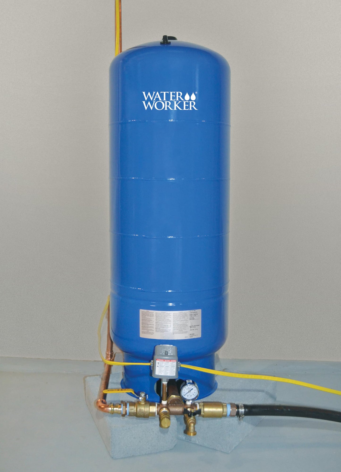 WaterWorker HT-30B Vertical Pressure Well Tank, 30-gallon tank with 26-gallon capacity, Blue