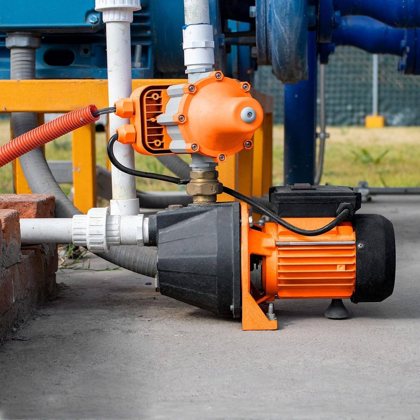 Truper 1 HP High-Performance Water Pressure Booster Pump, Automatic Inline Pressure Boosting System for Whole-House Residential Utility and Irrigation (Model 19397 / PRES-1)