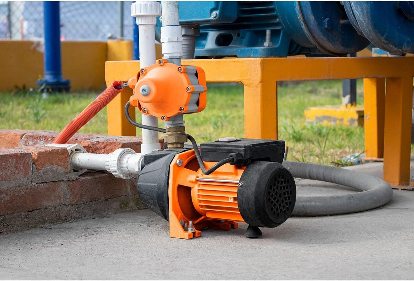 Truper 1 HP High-Performance Water Pressure Booster Pump, Automatic Inline Pressure Boosting System for Whole-House Residential Utility and Irrigation (Model 19397 / PRES-1)