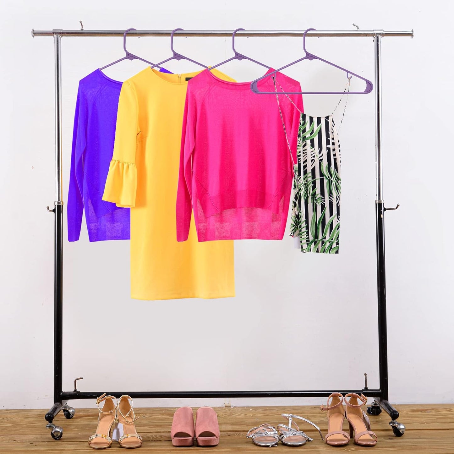 Utopia Home Plastic Hangers 200 Pack - Durable Space-Saving Clothes Hangers - Heavy-Duty Purple Design