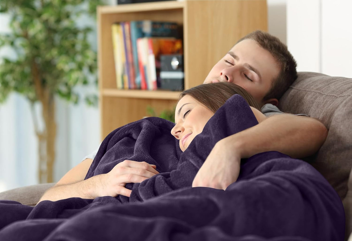 Utopia Bedding Fleece Blanket - Luxury Soft Microfiber Throw in Purple | Anti-Static, 50x60 Inch