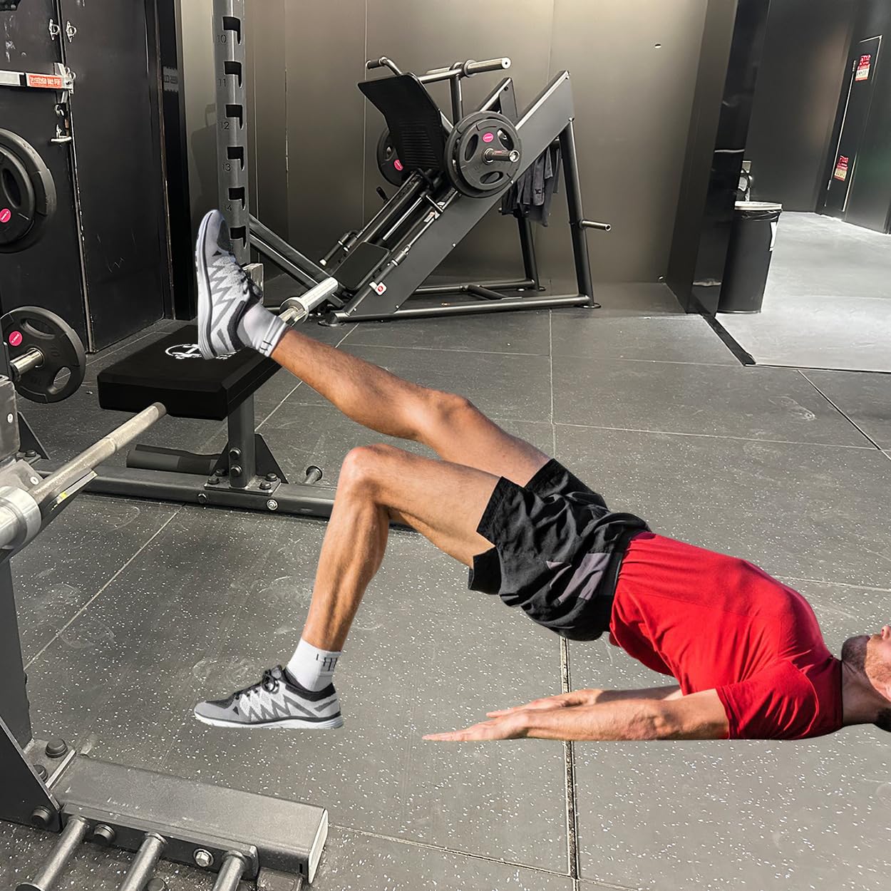 Turns Any Squat Rack into Hip Thrust Machine by SEWD – Hip Thrust Bench Back Pad Fits Olympic Barbell Bar – Multifunctional Workout Pad for Hip Thrust, Bench Press, Plank, Glute Bridge and Push Ups.