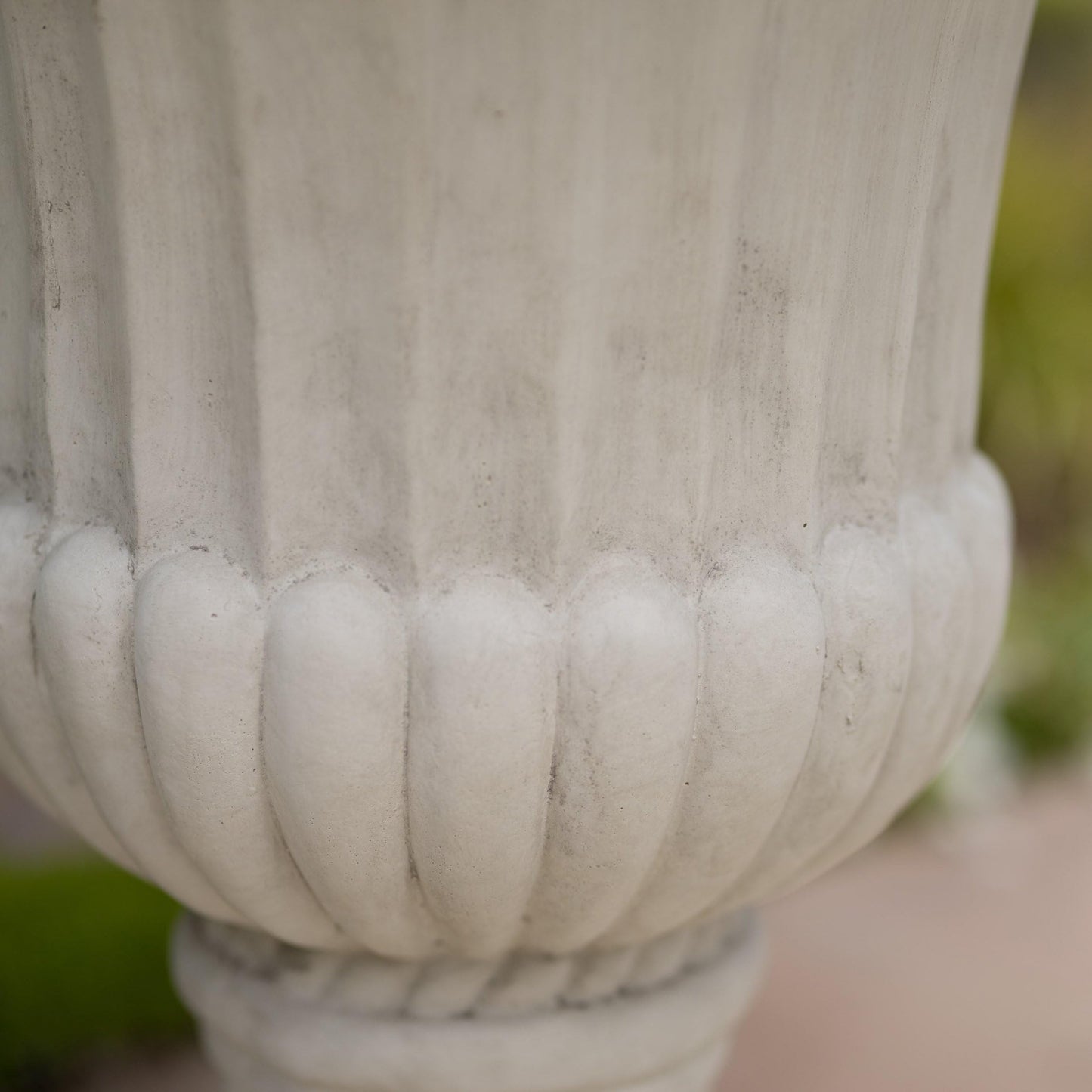 Large Urn Planter Outdoor 26.5" – Antique White Italian Garden Urn Flower Pot, Magnesium Oxide Pedestal Planters for Outdoor Plants, Tall Front Porch Planter Urns for Patio, Yard & Home Garden Decor