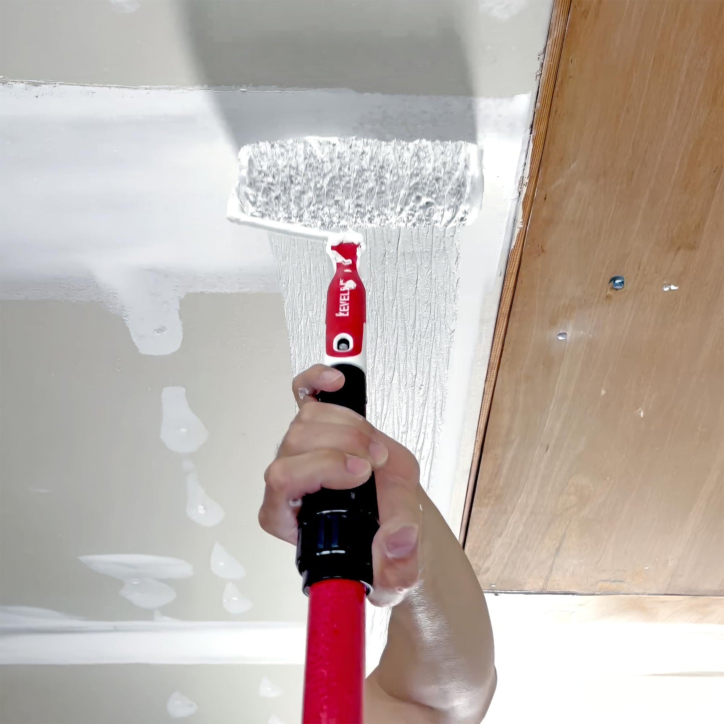 LEVEL5 Skimming Blade Set with Case | 10, 16, 24, 32 Inch Skimming Blades, 37-63 Inch Extendable Handle, Compound Roller & Transport Case | for Smoothing Walls and Ceilings | 5-550