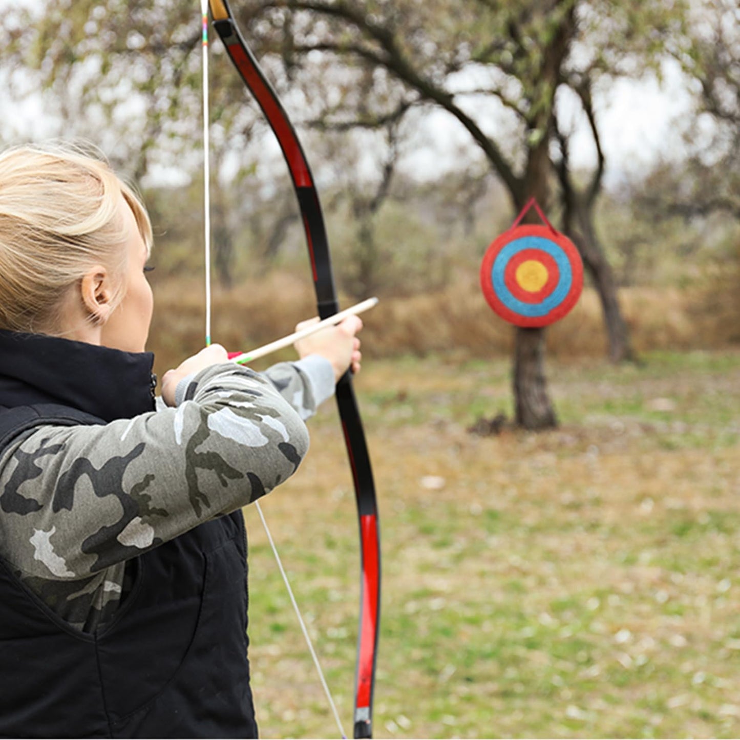 VEVOR Straw Archery Targets, 20" Round Archery Target for Backyard, Traditional Solid Straw, Red
