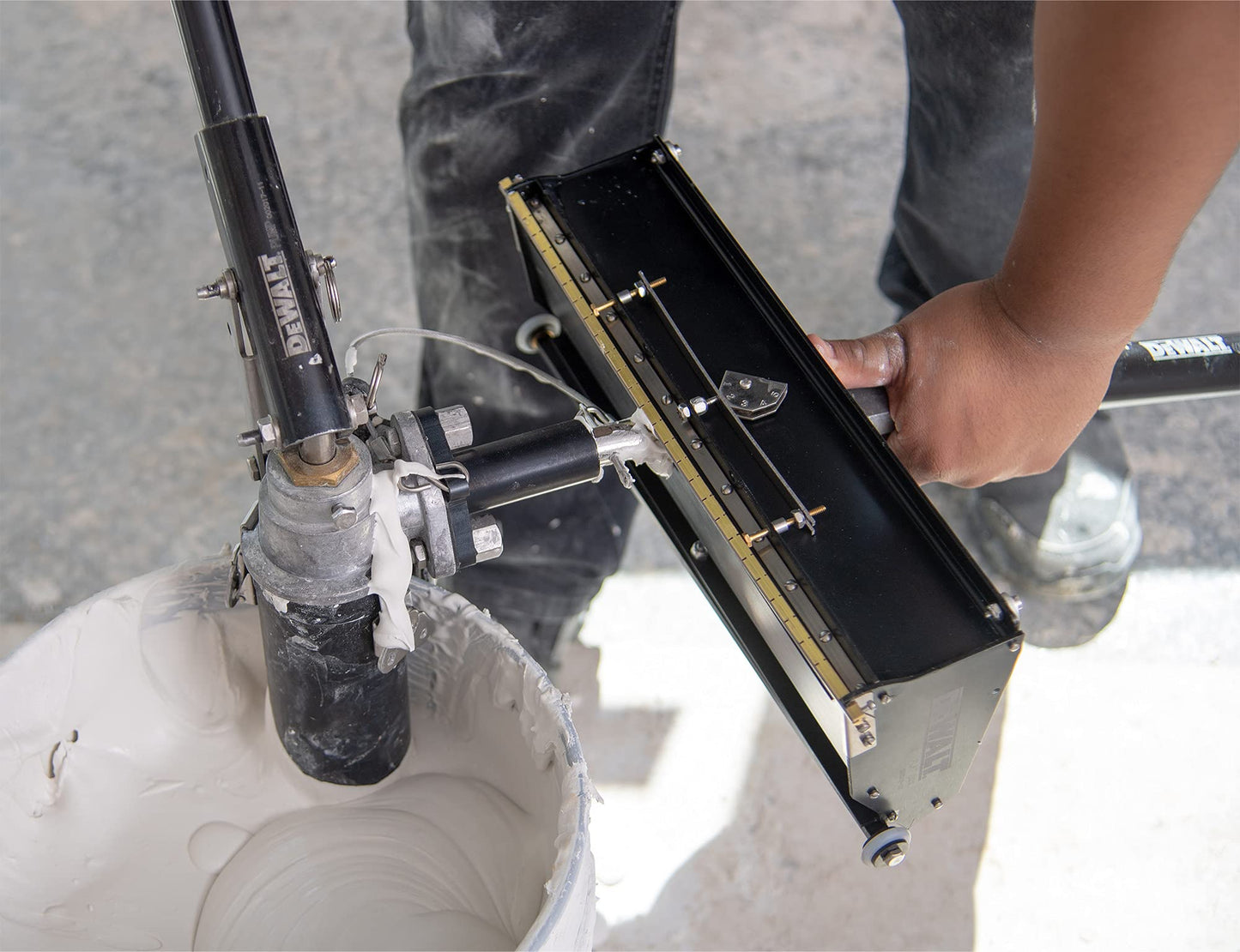 DEWALT 12-Inch Flat Box | Anodized Aluminum | DXTT-2-766