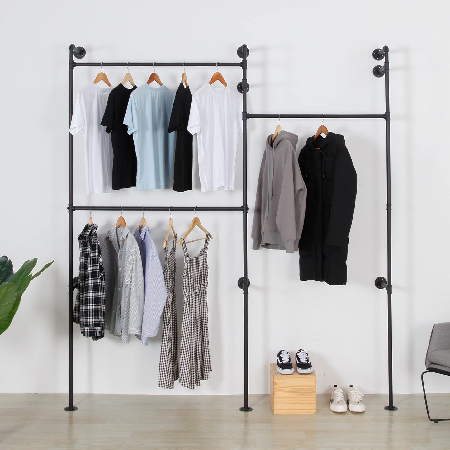 EDCB Wall Mounted Industrial Pipe Clothing Rack Garment Racks Pipeline Vintage Rolling Rack On Wall, Heavy Duty Rustic Gold Metal Garment Frame for Bedroom, Living room (Black)