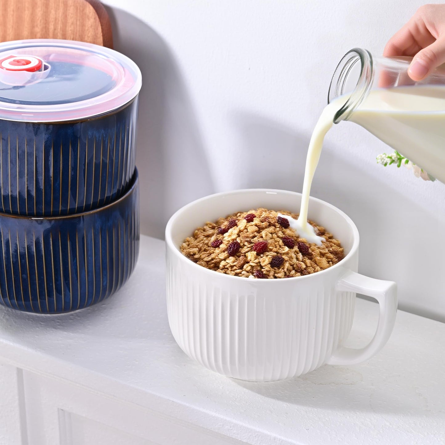 Ceramic Soup Bowl with Handle, Extra Large 38oz Ramen Bowl with Lid, Jumbo Soup Mug/Cup for Oatmeal, Cereals, Pasta, Noodle, Soup Container Meal-prep, Microwave & Dishwasher safe, 5.5 inch-White