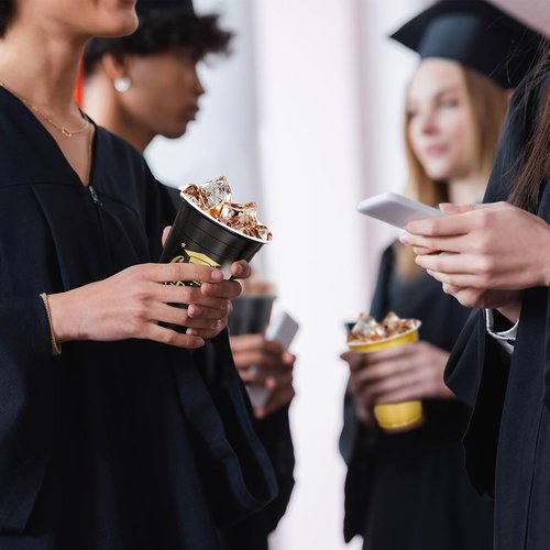 FYSUIMU 16Oz Graduation Cups - 100Pcs Gold & Black Disposable Drinking Cups for Party Supplies