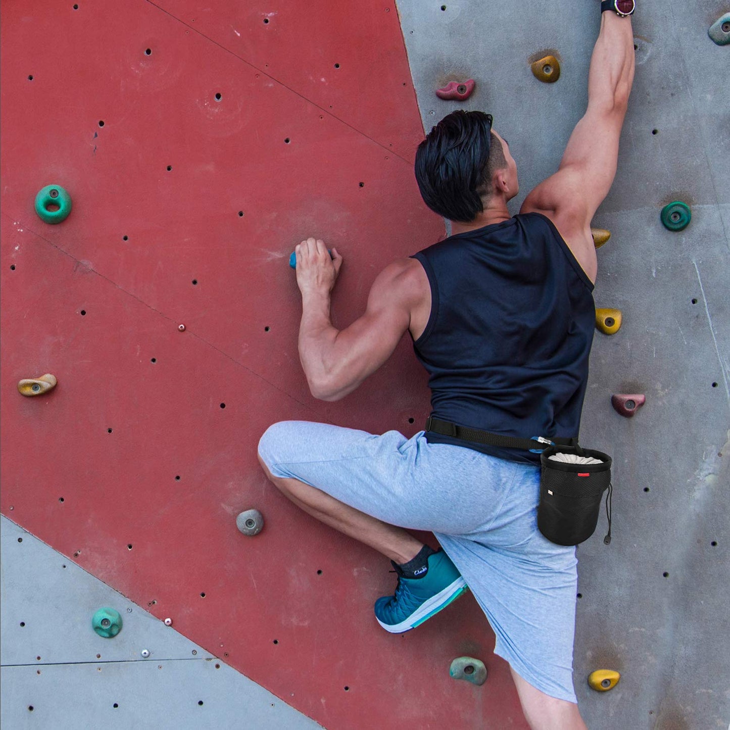 Rhino Valley Climbing Chalk Bag, No Leak Drawstring Chalk Bag with Adjustable Belt, Carabiner Clip and Zippered Pockets Chalk Bag for Rock Climbing, Cross Fit, Weight Lifting & More, Black