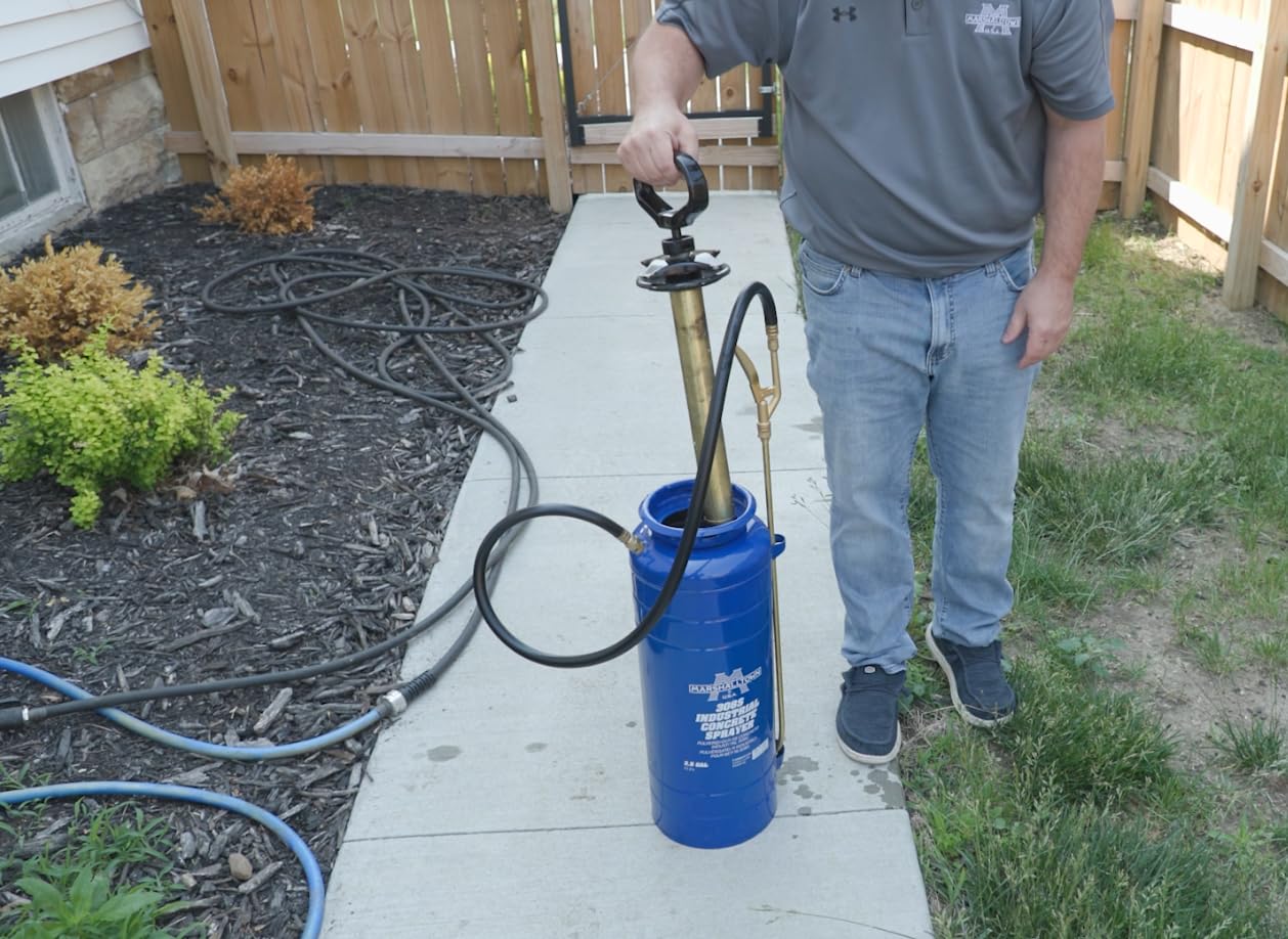 MARSHALLTOWN Industrial Concrete Sprayer, 3.5 Gallon Pump Sprayer, Brass Wand, Spray Solvents and Releases, 308S