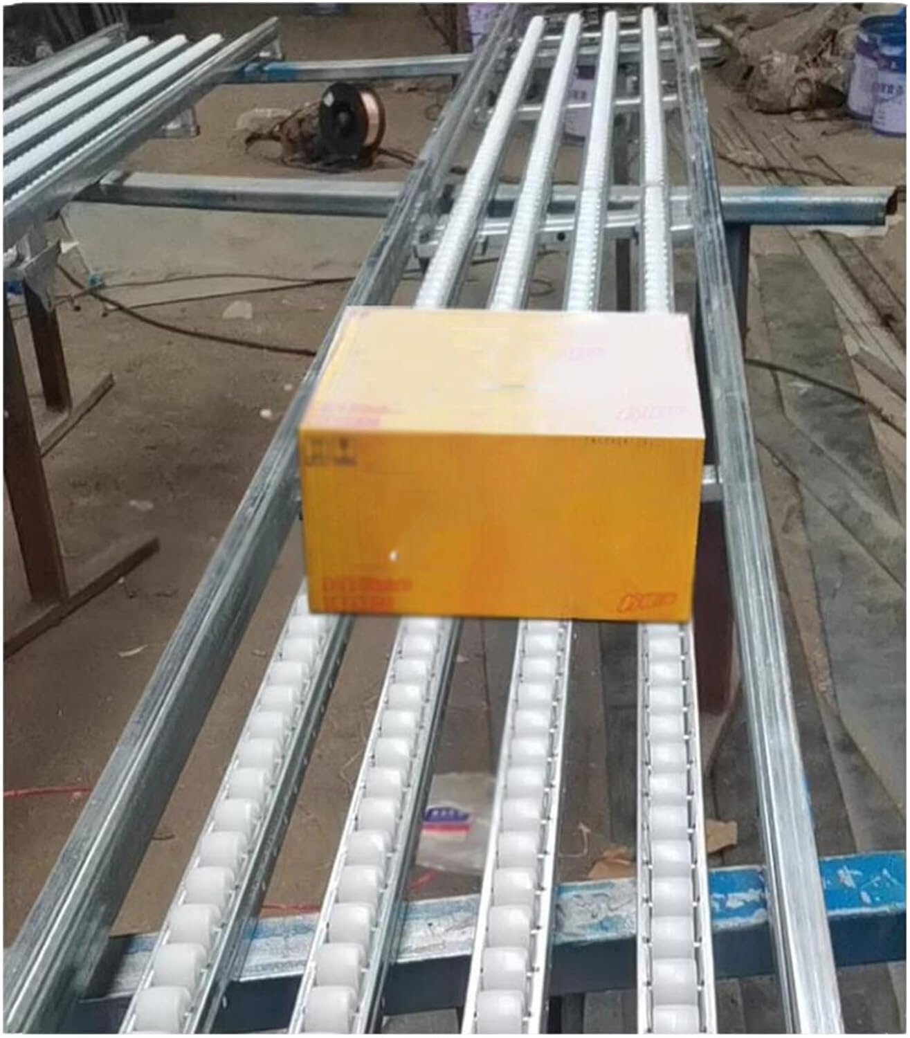 CHENWMZ 300cm Light-Duty Gravity Roller Conveyor Table - Unpowered Freight Handling Solution for Warehouses 3-Slide Design Material Transport System Efficient Cargo Movement