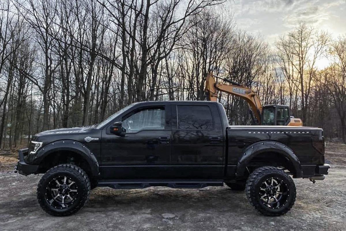 Rough Country 6" Suspension Lift Kit w/N3 Struts for 2014 Ford F-150 4WD - 57531