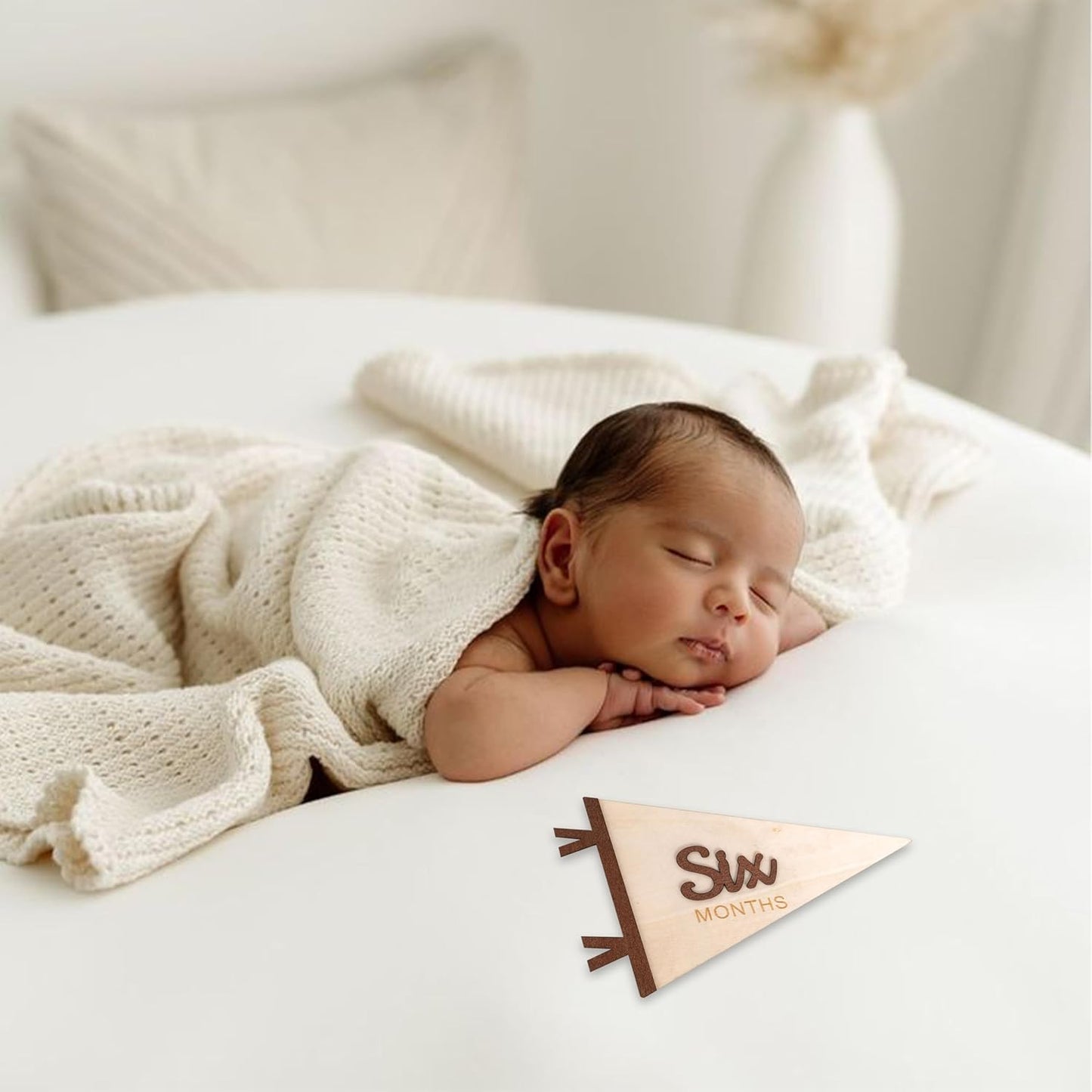 KIETKIE Baby Monthly Milestone Pennant Signs - Wooden Monthly Age Marker from One to Twelve Months, Newborn