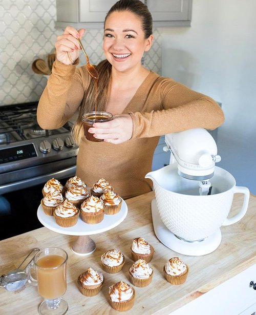Caperci Parchment Cupcake Liners - 225 Pcs Standard Muffin Cups with Greaseproof, Non-Stick Design (Natural)