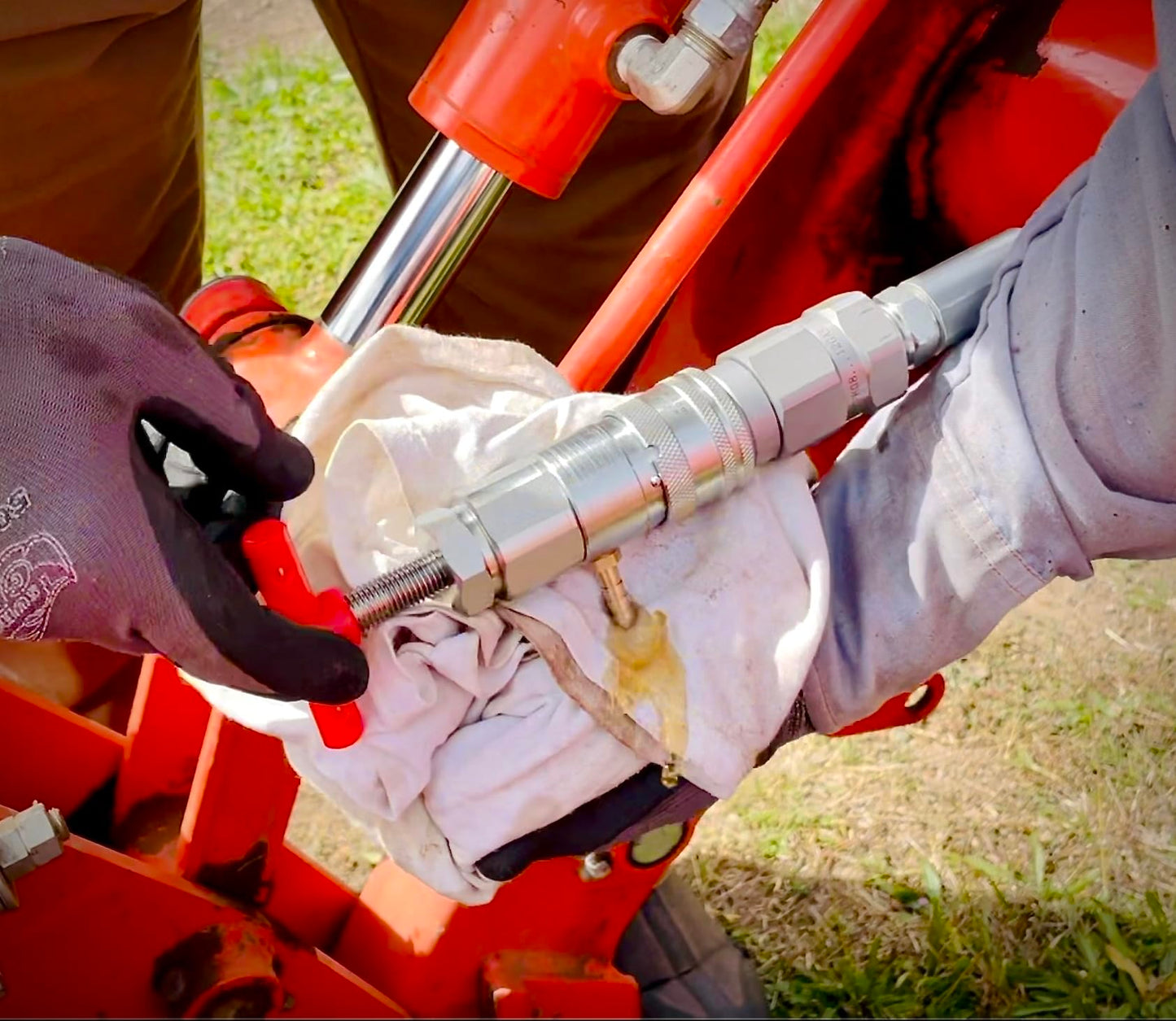 The Original Hydraulic Quick Coupling Pressure Decompression Relief Release Tool 1/2" Ag/Pioneer/Poppet Size fits models of Kubota, John Deere, Other Compact Tractors