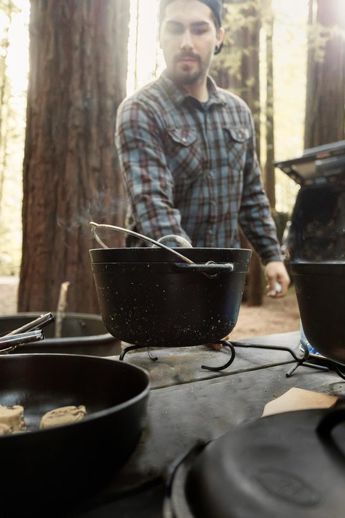 GSI Outdoors Guidecast 5qt Dutch Oven | Cast Iron Dutch Oven for Camping, Cabin and Home Kitchen