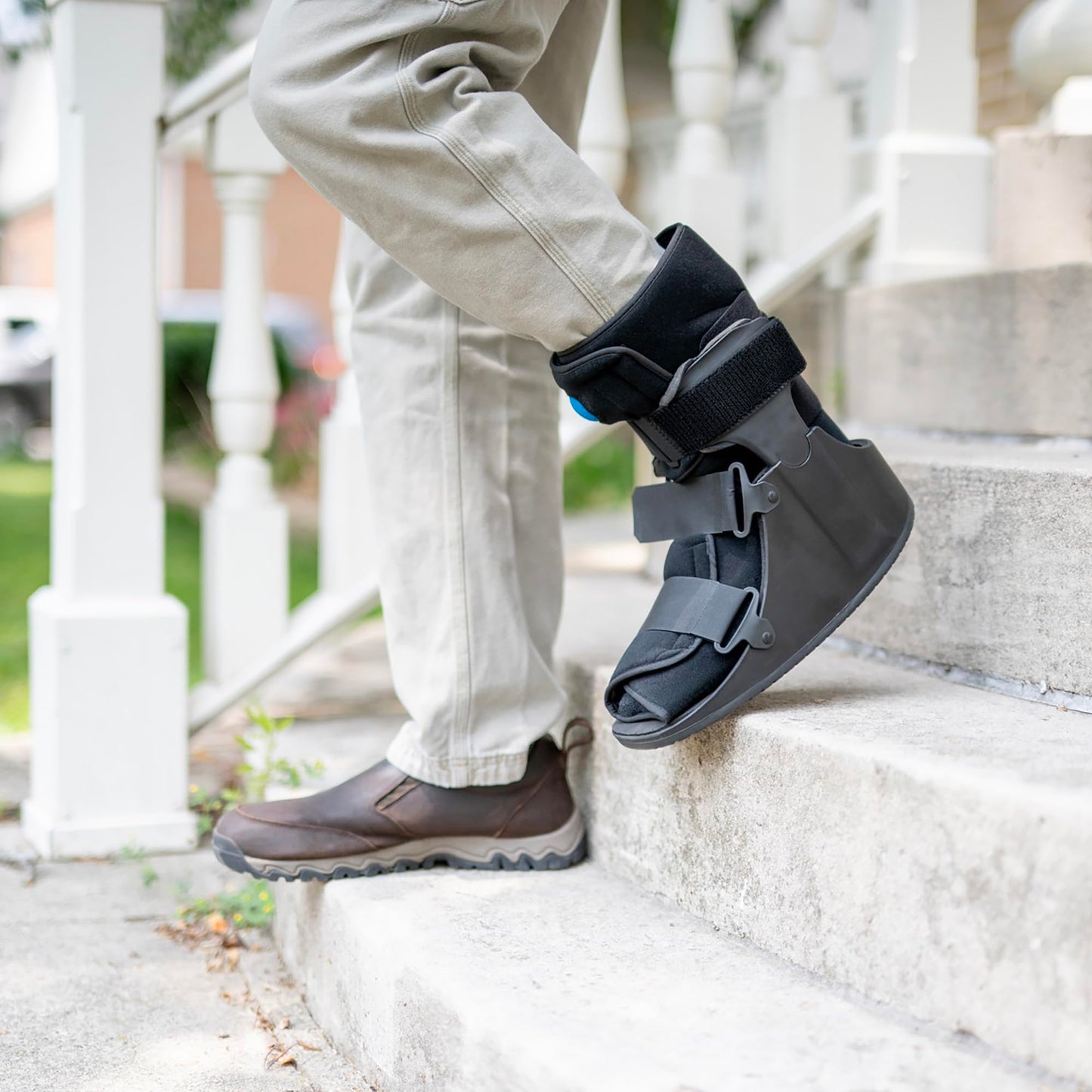 United Ortho USA14115 Short Air Cam Walker Fracture Boot, Medium, Black