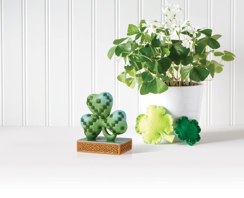 Enesco Jim Shore Heartwood Creek Irish Knot Shamrock Miniature Figurine, 3.5 Inch, Multicolor