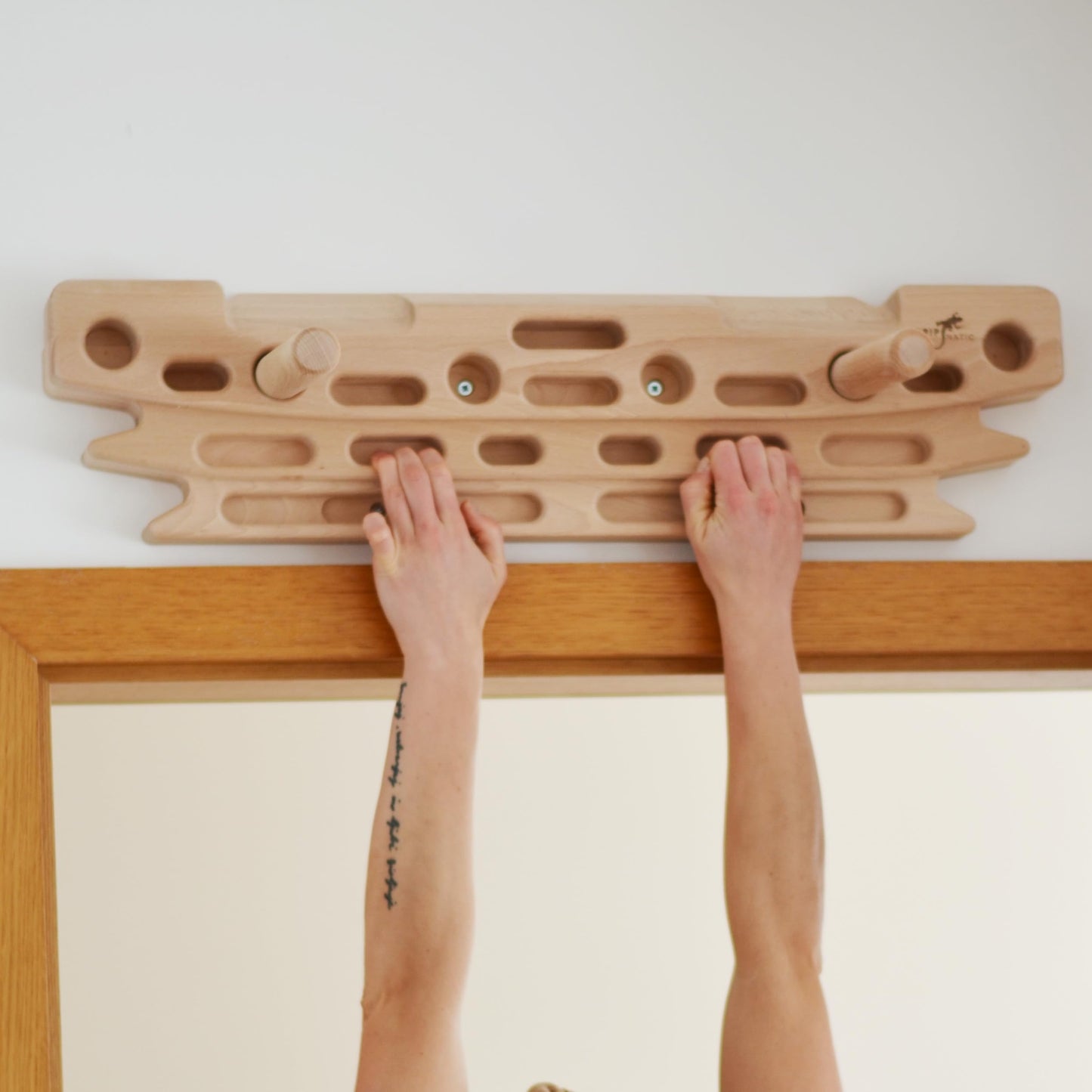 GRIPNATIC FingerPeg 1.0 Hangboard – Fingerboard Training Board for Climbing with Pull-Up Bars – Sleek Wooden Climbing Board with Ergonomic Design – Supports up to 265 lbs