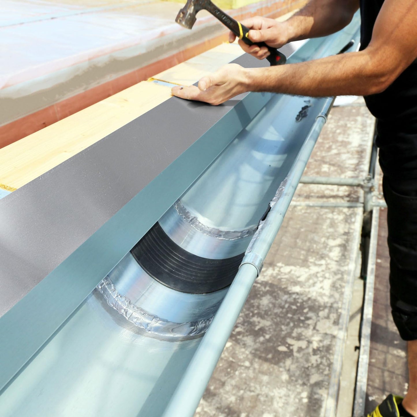 Ripeng 50 Feet 24'' x 50' x 0.0078'' Aluminum Flashing Roll Roof Flashing for Roof and Garden Preventing Roofing Stains Strip for Moss and Mildew Prevention (1 Roll)