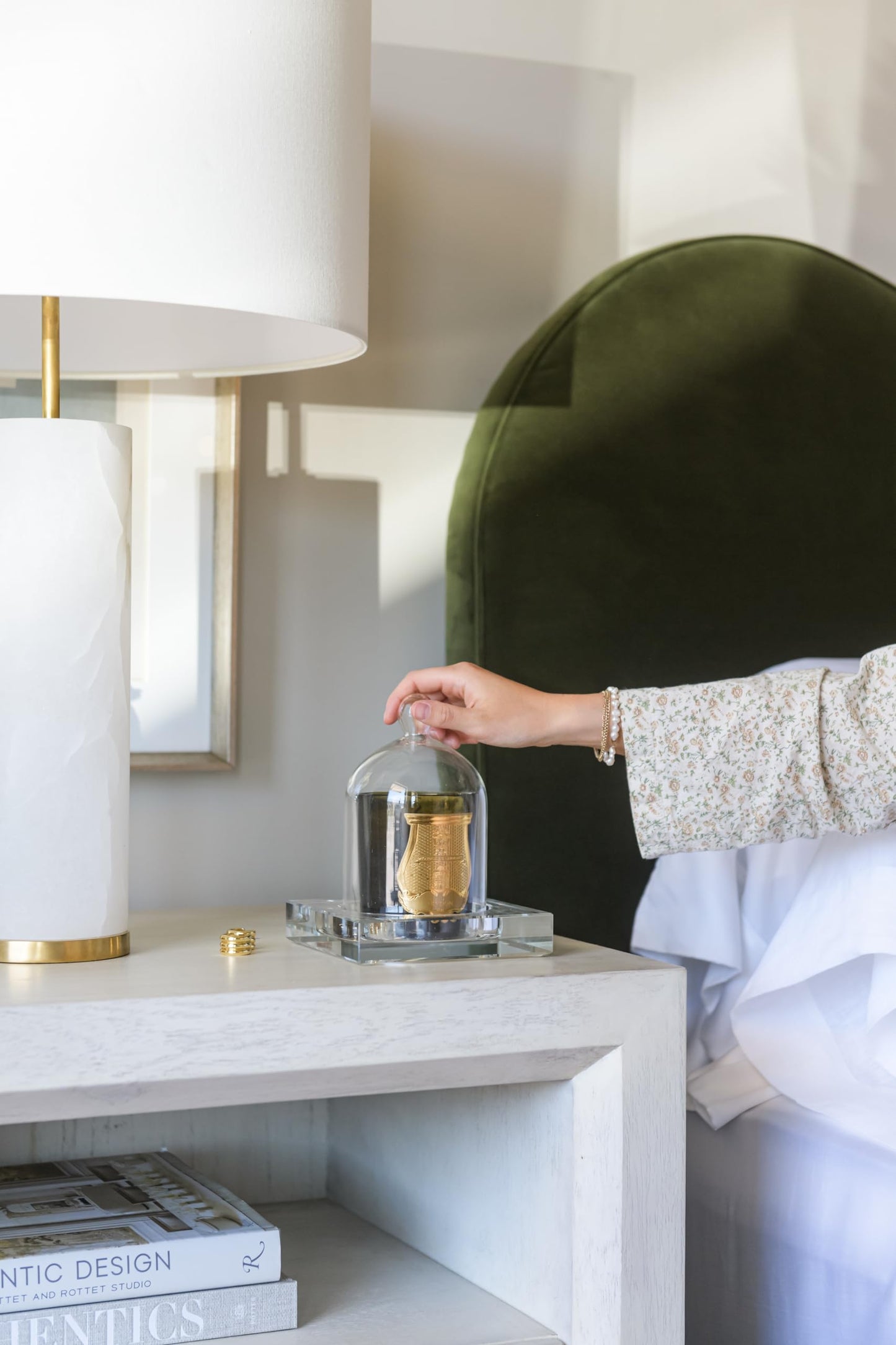 Crystal Candle Dish — by Alice Lane Home Collection — Size Large — Smooth, Round Cutout is the Perfect Size for Your Favorite Candle or Diffuser — Clear K9 Crystal Design