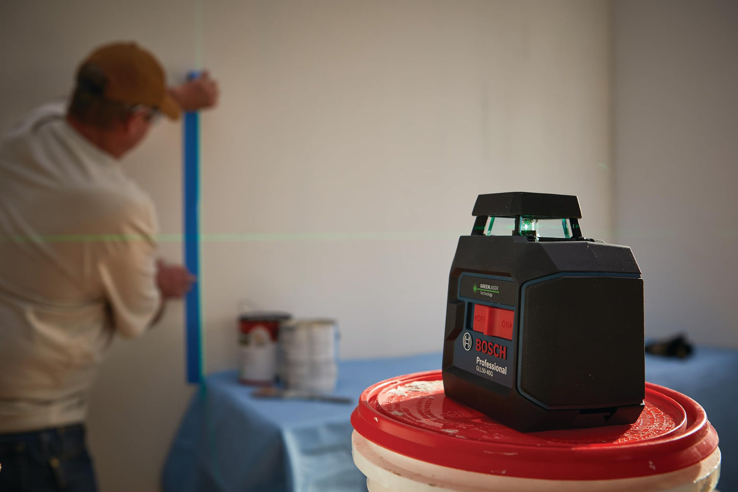 BOSCH GLL50-40G Green-Beam Self-Leveling 360 Degree Cross-Line Laser, Includes 4 AA Batteries, L-Bracket, Ceiling Clip, & Hard Carrying Case