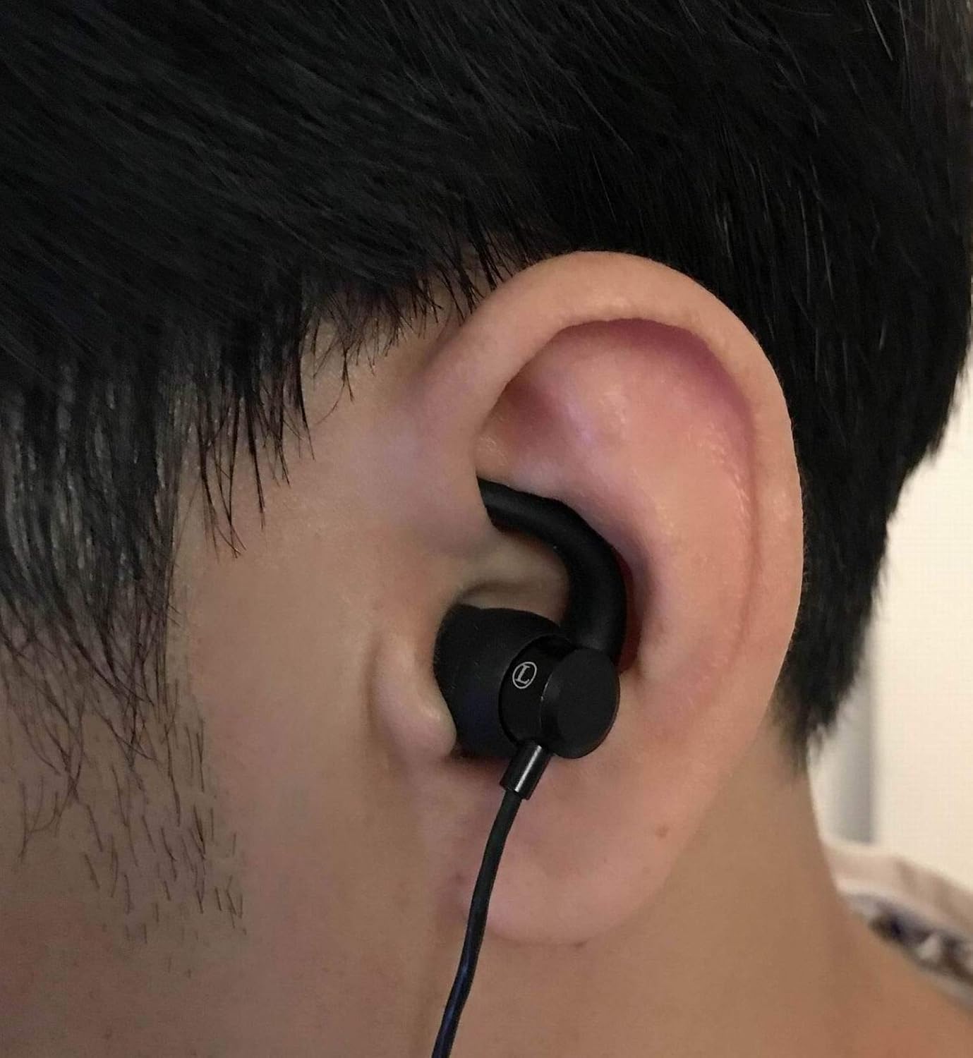 Vezukv (2Black-M) Earbuds Replacement Tips Soft Silicone Earbud Locks Sport Grips Earphones Stabilizer Fins Wings Tips