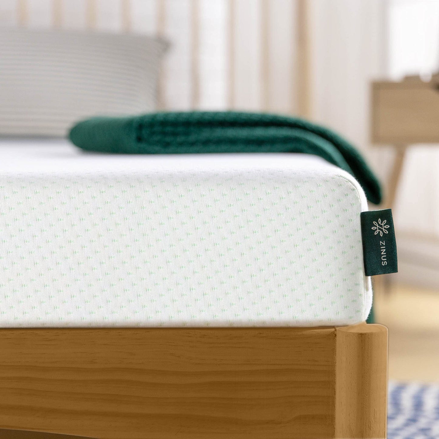 ZINUS 5 Inch Memory Foam Mattress, Twin, Fiberglass-Free, Medium Firmness, Day, Trundle & Bunk Bed Compatible, Certified Safe Foams & Fabric, Mattress in A Box, White